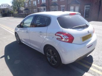 Peugeot 208 1.6 e-HDi Allure Euro 5 (s/s) 5dr