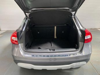 Mercedes-Benz GLA 1.6 GLA200 SE (Executive) 7G-DCT Euro 6 (s/s) 5dr