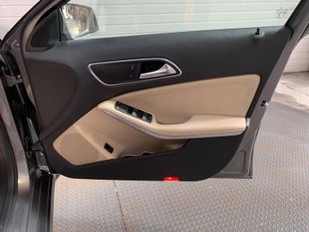 Mercedes-Benz GLA 1.6 GLA200 SE (Executive) 7G-DCT Euro 6 (s/s) 5dr