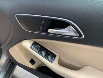 Mercedes-Benz GLA 1.6 GLA200 SE (Executive) 7G-DCT Euro 6 (s/s) 5dr