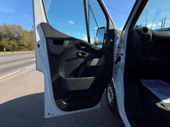 Nissan NV400 2.3 dCi 35 SE Platform Cab FWD L3 Euro 6 2dr