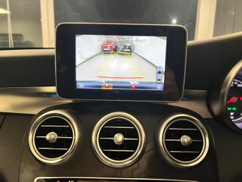 Mercedes-Benz C Class 2.1 C300dh AMG Line (Premium) G-Tronic+ Euro 6 (s/s) 4dr