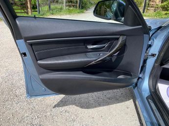 BMW 3 Series 2.0 320i Luxury Auto Euro 5 (s/s) 4dr