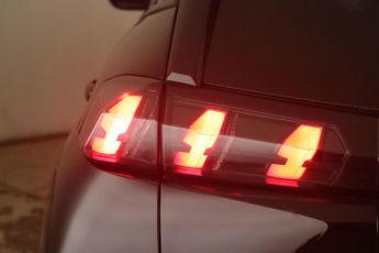 Peugeot E-2008 50kWh Allure Premium + Auto 5dr (7kW Charger)