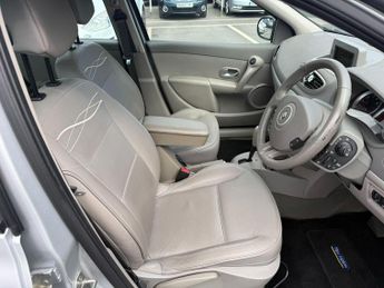 Renault Clio 1.6 VVT Initiale TomTom Auto Euro 4 5dr