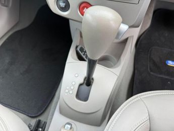 Renault Clio 1.6 VVT Initiale TomTom Auto Euro 4 5dr