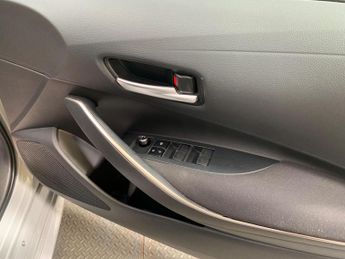 Toyota Corolla 1.8 VVT-h Icon CVT Euro 6 (s/s) 5dr