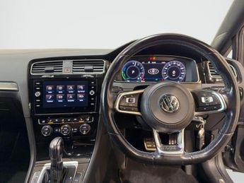 Volkswagen Golf 1.4 TSI 8.7kWh GTE Advance DSG Euro 6 (s/s) 5dr