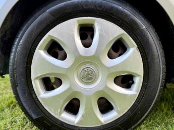 Vauxhall Corsa 1.4i 16v Club 5dr