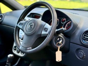 Vauxhall Corsa 1.4i 16v Club 5dr