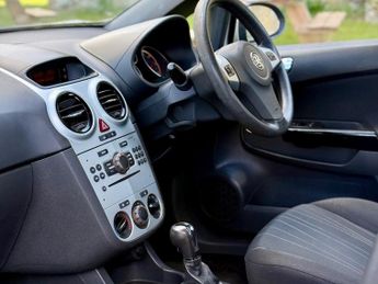 Vauxhall Corsa 1.4i 16v Club 5dr