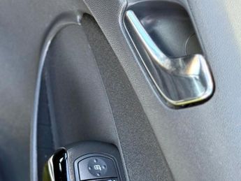 Vauxhall Corsa 1.4i 16v Club 5dr