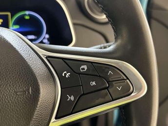 Renault Zoe R110 EV50 52kWh Iconic Hatchback 5dr Electric Auto (Rapid Charge