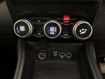 Renault Zoe R110 EV50 52kWh Iconic Hatchback 5dr Electric Auto (Rapid Charge