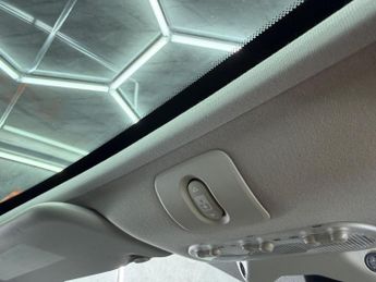 Nissan Qashqai 2.0 dCi Tekna Auto 4WD Euro 5 5dr (AVM)