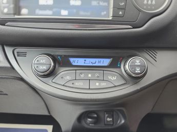 Toyota Yaris 1.5 VVT-h Excel E-CVT Euro 6 5dr (15in Alloy)