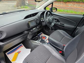 Toyota Yaris 1.5 VVT-h Excel E-CVT Euro 6 5dr (15in Alloy)