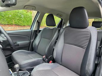 Toyota Yaris 1.5 VVT-h Excel E-CVT Euro 6 5dr (15in Alloy)