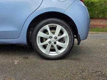 Toyota Yaris 1.5 VVT-h Excel E-CVT Euro 6 5dr (15in Alloy)