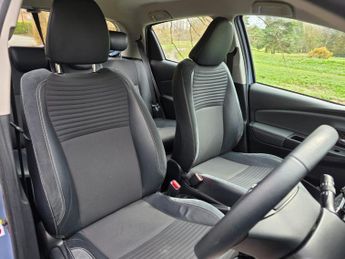 Toyota Yaris 1.5 VVT-h Excel E-CVT Euro 6 5dr (15in Alloy)