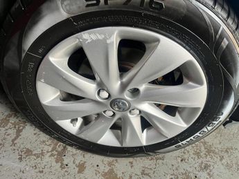 Vauxhall Corsa 1.4i ecoTEC Design Hatchback 5dr Petrol Auto Euro 6 (90 ps)