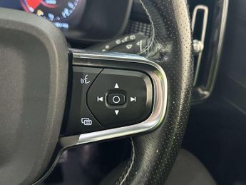 Volvo XC40 1.5h T5 Twin Engine Recharge 10.7kWh R-Design Pro SUV 5dr Petrol