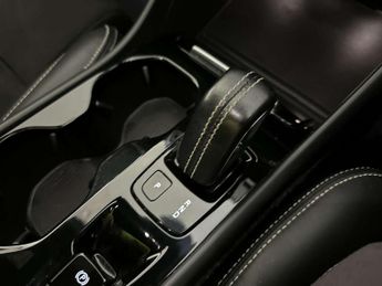 Volvo XC40 1.5h T5 Twin Engine Recharge 10.7kWh R-Design Pro SUV 5dr Petrol