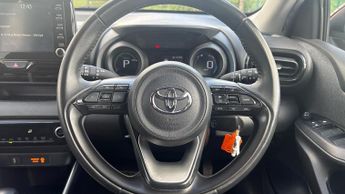 Toyota Yaris 1.5 VVT-h Design E-CVT Euro 6 (s/s) 5dr
