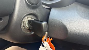 Toyota Yaris 1.5 VVT-h Design E-CVT Euro 6 (s/s) 5dr