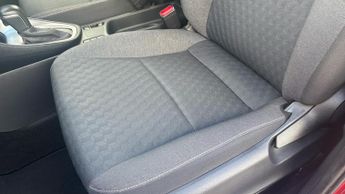 Toyota Yaris 1.5 VVT-h Design E-CVT Euro 6 (s/s) 5dr