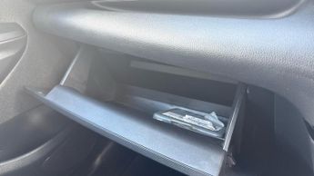 Toyota Yaris 1.5 VVT-h Design E-CVT Euro 6 (s/s) 5dr