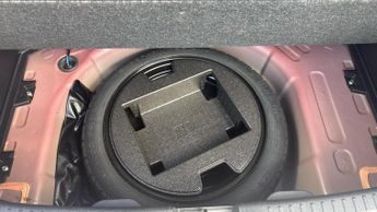 Toyota Yaris 1.5 VVT-h Design E-CVT Euro 6 (s/s) 5dr