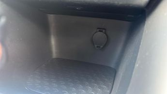 Toyota Yaris 1.5 VVT-h Design E-CVT Euro 6 (s/s) 5dr