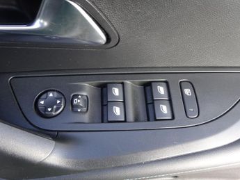 Peugeot 2008 1.2 PureTech Allure Premium + EAT Euro 6 (s/s) 5dr
