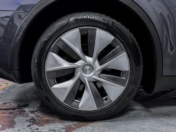 Tesla Model Y (Dual Motor) Long Range SUV 5dr Electric Auto 4WDE (384 bhp)