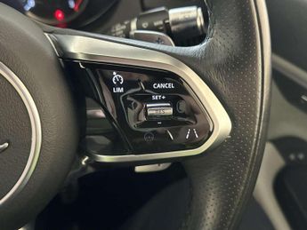 Jaguar E-PACE 2.0 D204 MHEV R-Dynamic Black SUV 5dr Diesel Auto AWD Euro 6 (s/