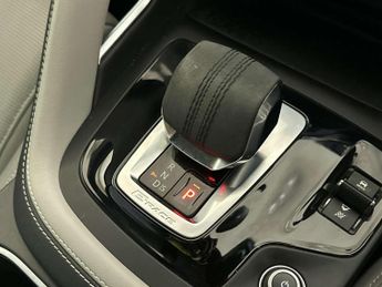 Jaguar E-PACE 2.0 D204 MHEV R-Dynamic Black SUV 5dr Diesel Auto AWD Euro 6 (s/