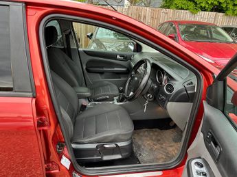 Ford Focus 1.8 Titanium 5dr