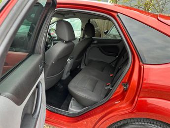 Ford Focus 1.8 Titanium 5dr
