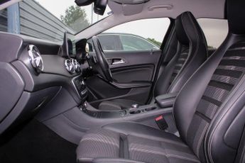 Mercedes-Benz GLA 1.6 GLA180 Urban Edition 7G-DCT Euro 6 (s/s) 5dr
