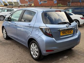 Toyota Yaris 1.5 VVT-h T4 Hatchback 5dr Petrol Hybrid CVT Euro 5 (101 ps)