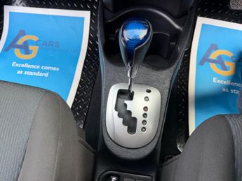 Toyota Yaris 1.5 VVT-h T4 Hatchback 5dr Petrol Hybrid CVT Euro 5 (101 ps)