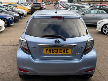 Toyota Yaris 1.5 VVT-h T4 Hatchback 5dr Petrol Hybrid CVT Euro 5 (101 ps)