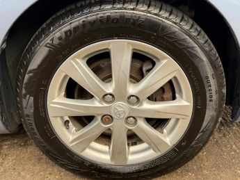 Toyota Yaris 1.5 VVT-h T4 Hatchback 5dr Petrol Hybrid CVT Euro 5 (101 ps)