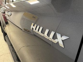 Toyota Hilux 2.8 D-4D Invincible Auto 4WD Euro 6 (s/s) 4dr