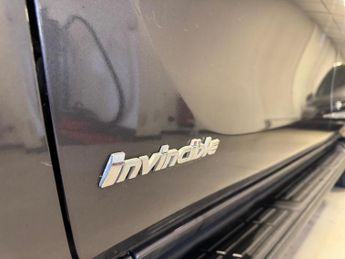 Toyota Hilux 2.8 D-4D Invincible Auto 4WD Euro 6 (s/s) 4dr