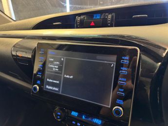 Toyota Hilux 2.8 D-4D Invincible Auto 4WD Euro 6 (s/s) 4dr