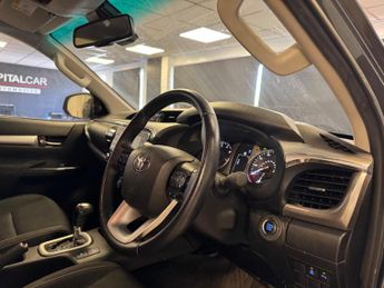 Toyota Hilux 2.8 D-4D Invincible Auto 4WD Euro 6 (s/s) 4dr