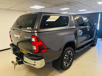 Toyota Hilux 2.8 D-4D Invincible Auto 4WD Euro 6 (s/s) 4dr
