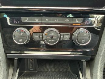 Volkswagen Golf 1.4 TSI 8.7kWh GTE Advance DSG Euro 6 (s/s) 5dr